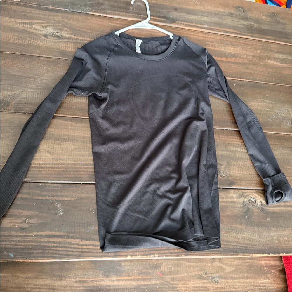 Lululemon Athletica Charcoal Long Sleeve Top